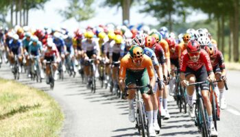 EN DIRECT Tour de France 2024 : On repart en bordures ! Final très nerveux vers Pau... Suivez la 13e étape avec nous…